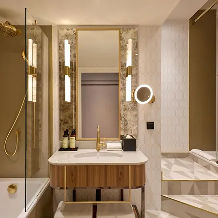 Saski Curio Collection By Hilton