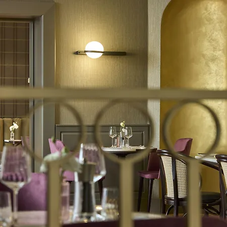 ホテル Saski Curio Collection By Hilton 5*