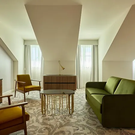 호텔 Saski Curio Collection By Hilton