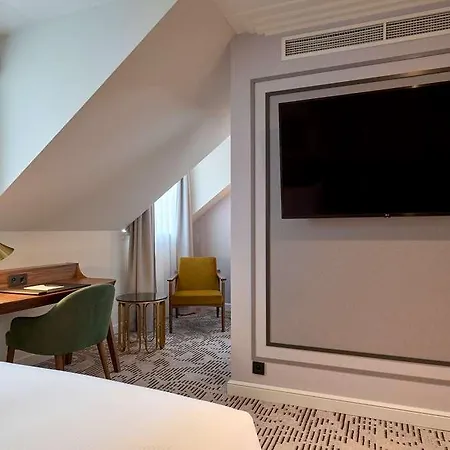 Saski Curio Collection By Hilton