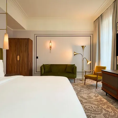 Saski Curio Collection By Hilton