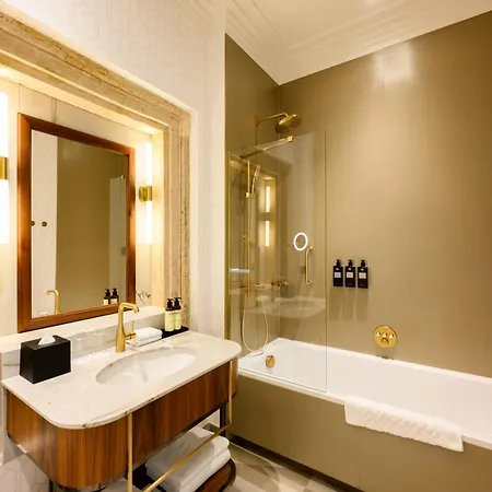 Saski Curio Collection By Hilton