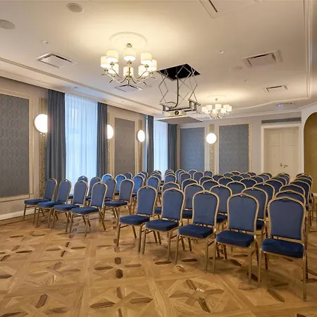 Saski Curio Collection By Hilton