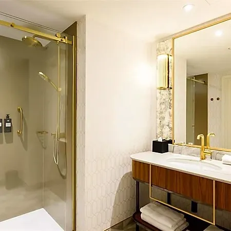 Szálloda Saski Curio Collection By Hilton 5*
