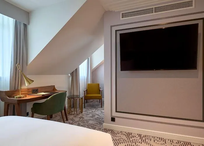 Saski Curio Collection By Hilton