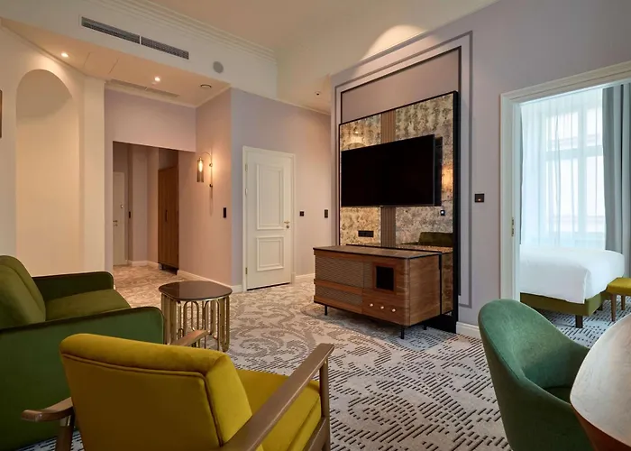 Saski Curio Collection By Hilton