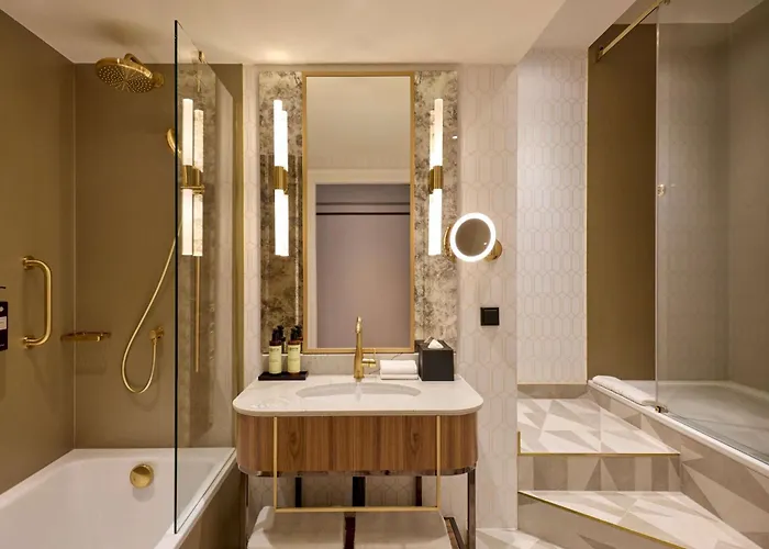 Saski Curio Collection By Hilton