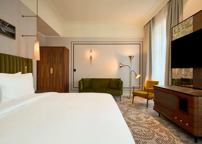 Saski Curio Collection By Hilton