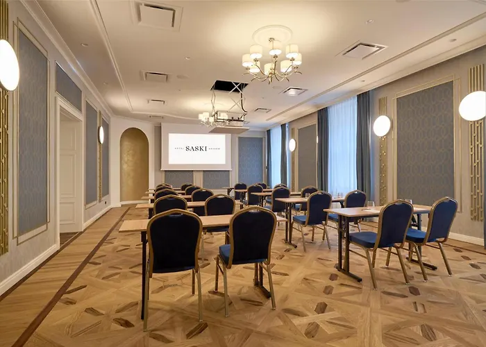 Saski Curio Collection By Hilton Краков