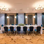 Saski Curio Collection By Hilton