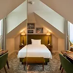 Otel Saski Curio Collection By Hilton