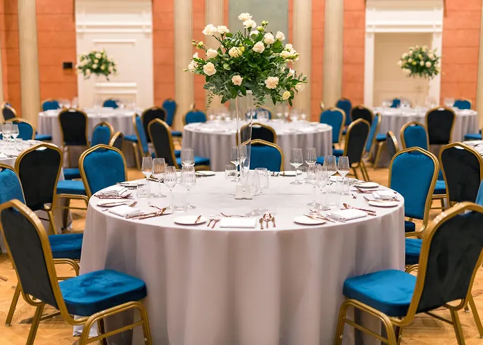 Saski Curio Collection By Hilton