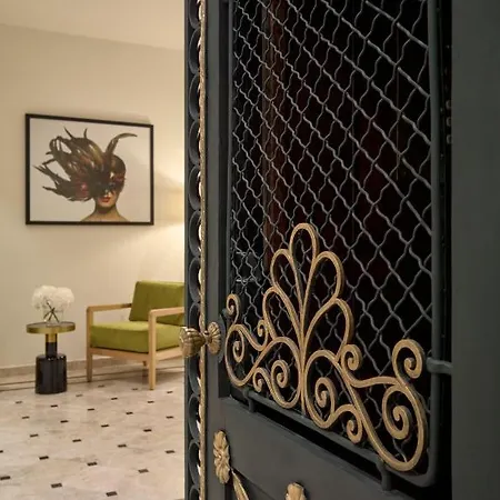 Saski Curio Collection By Hilton